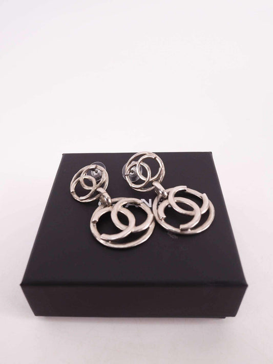 CHANEL Double Logo CC Dangle earring silver