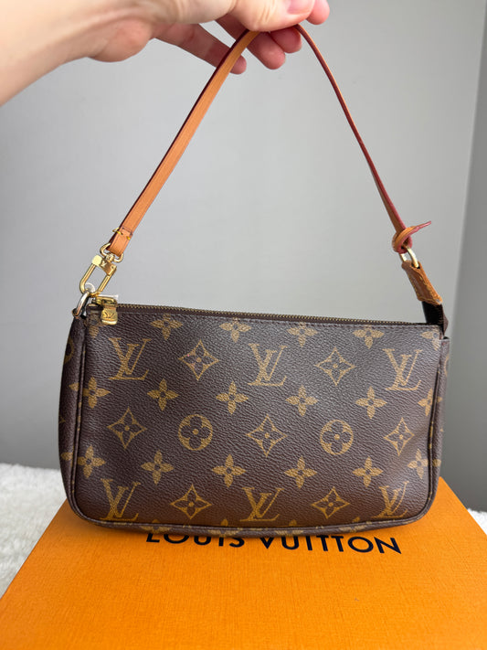LOUIS VUITTON Pochette Monogram Canvas