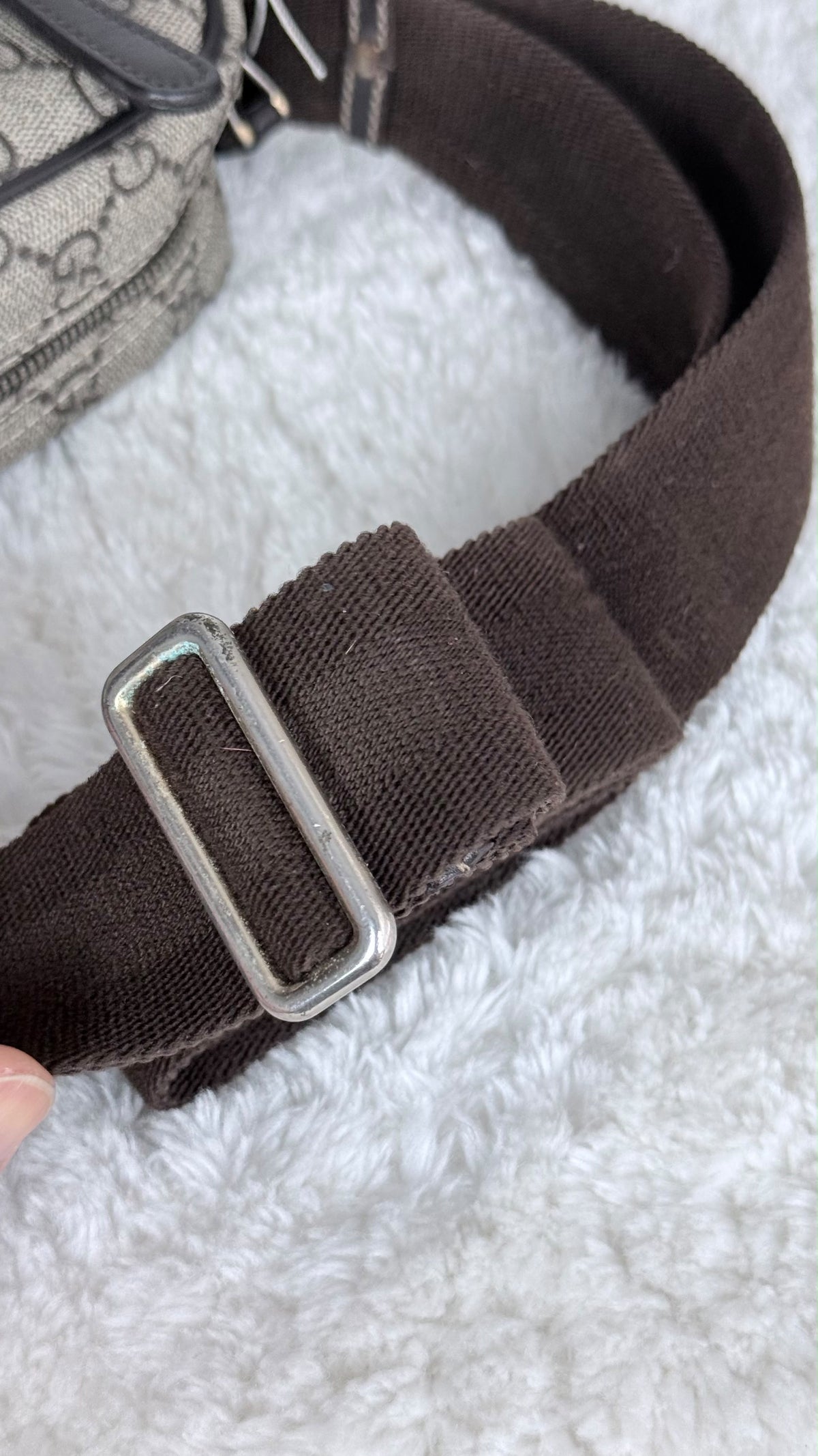 GUCCI Front Zip Messenger GG Supreme Coated Canvas Brown