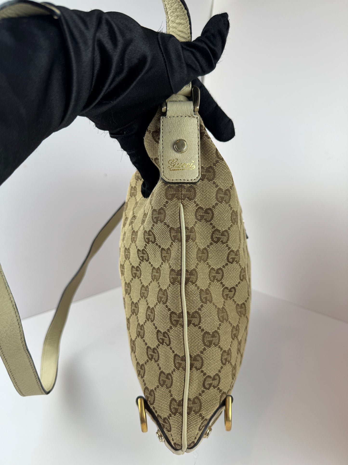 GUCCI Abbey Messenger GG Canvas