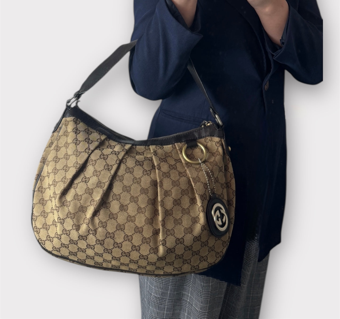 Gucci Sukey Hobo GG Canvas Medium