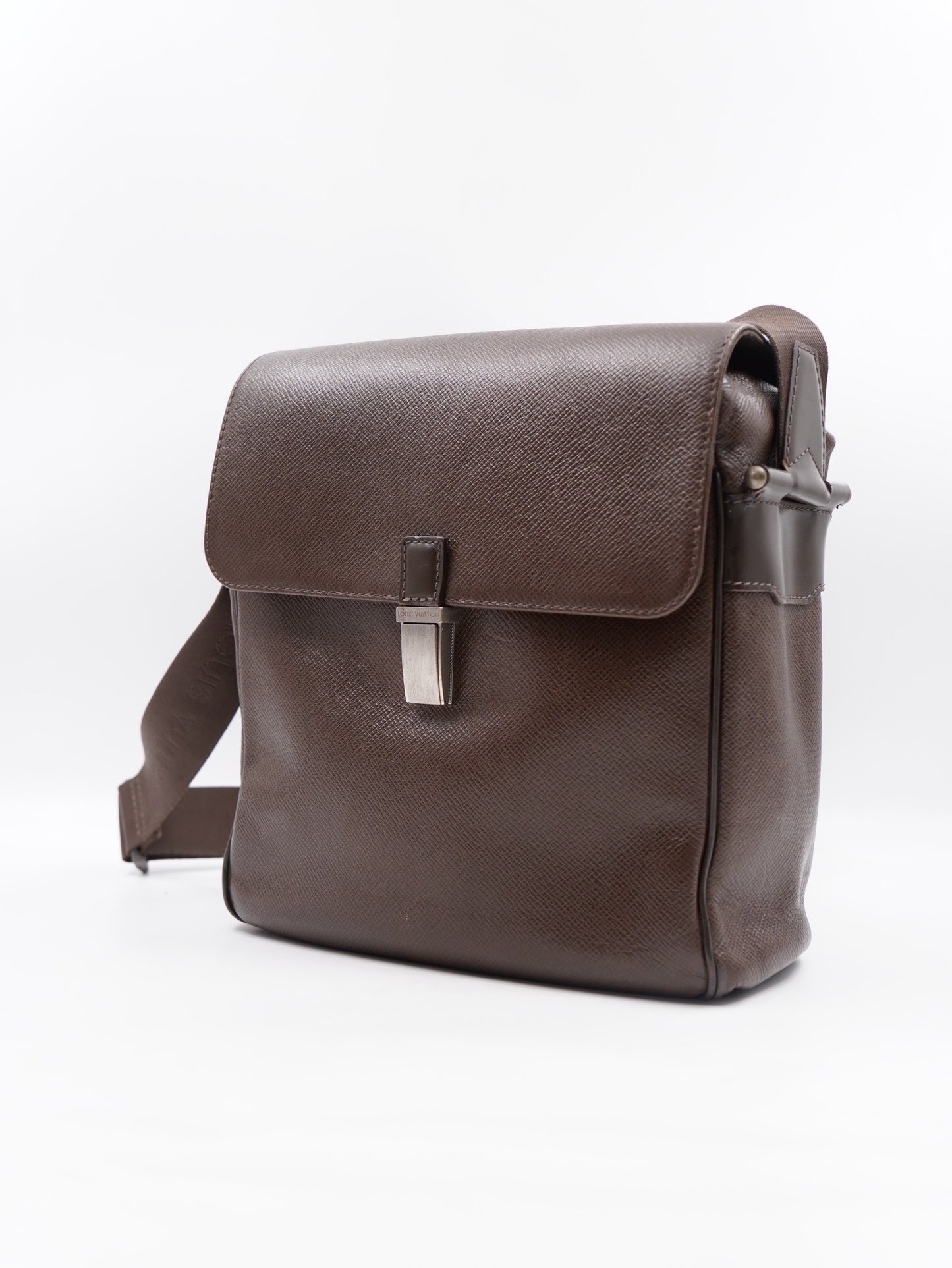 Louis Vuitton Taiga Leather yaranga
