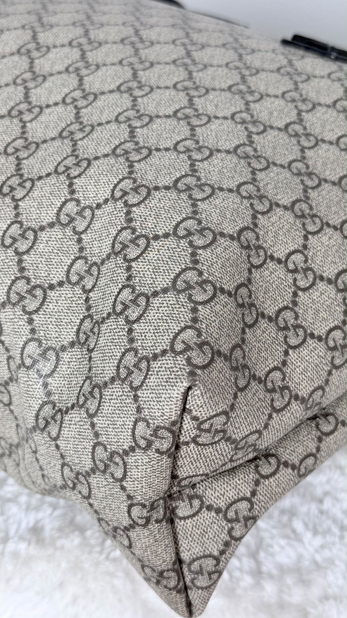 GUCCI Tote medium GG Supreme Coated canvas Dark Grey