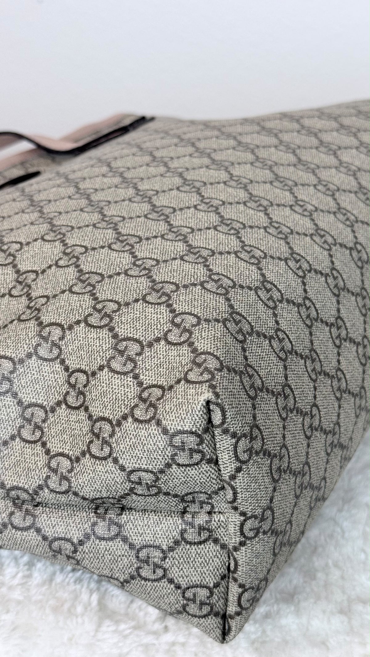 GUCCI Tote Medium GG Supreme Coated canvas pink