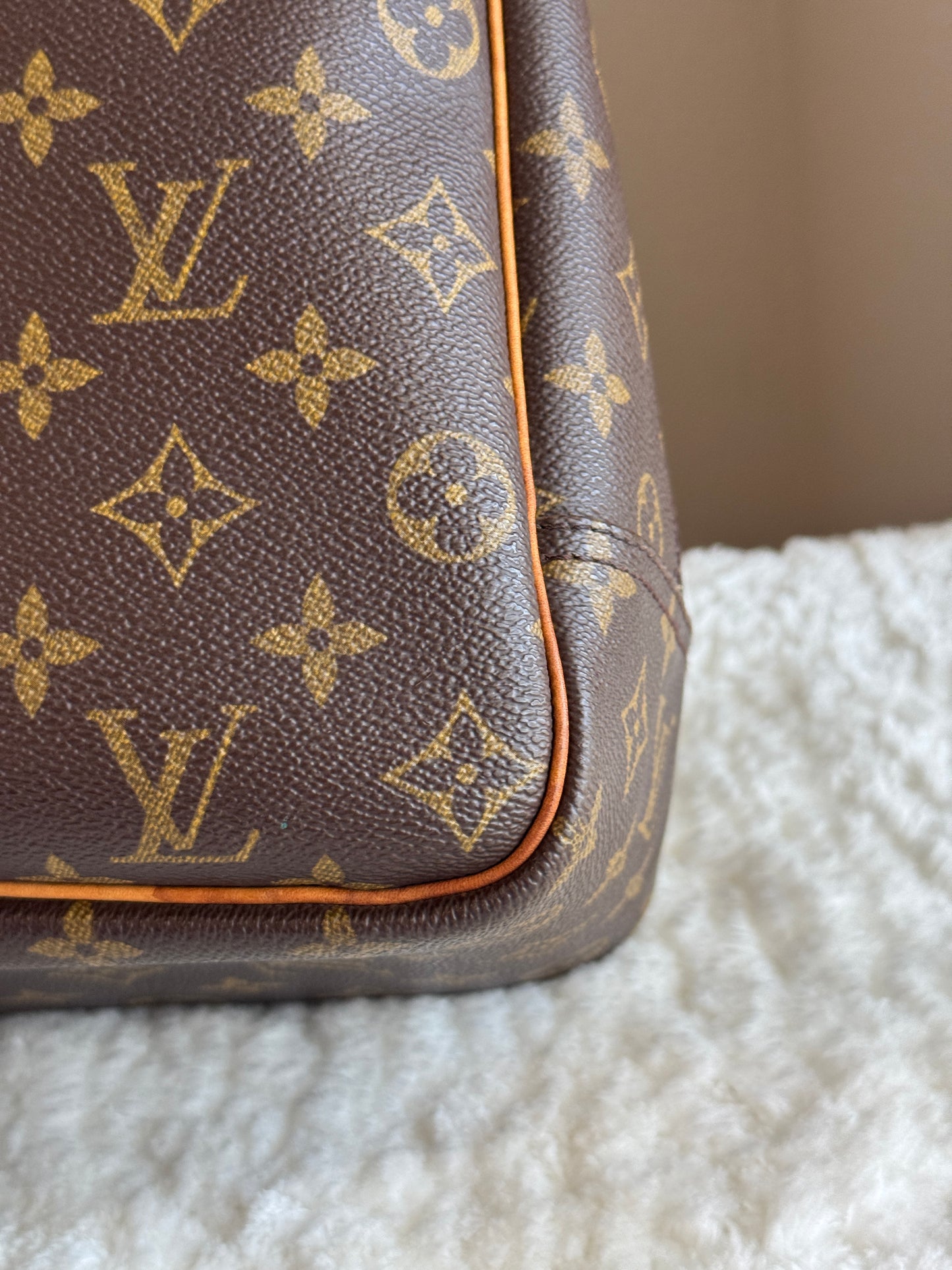 Louis Vuitton Deauville handbag monogram