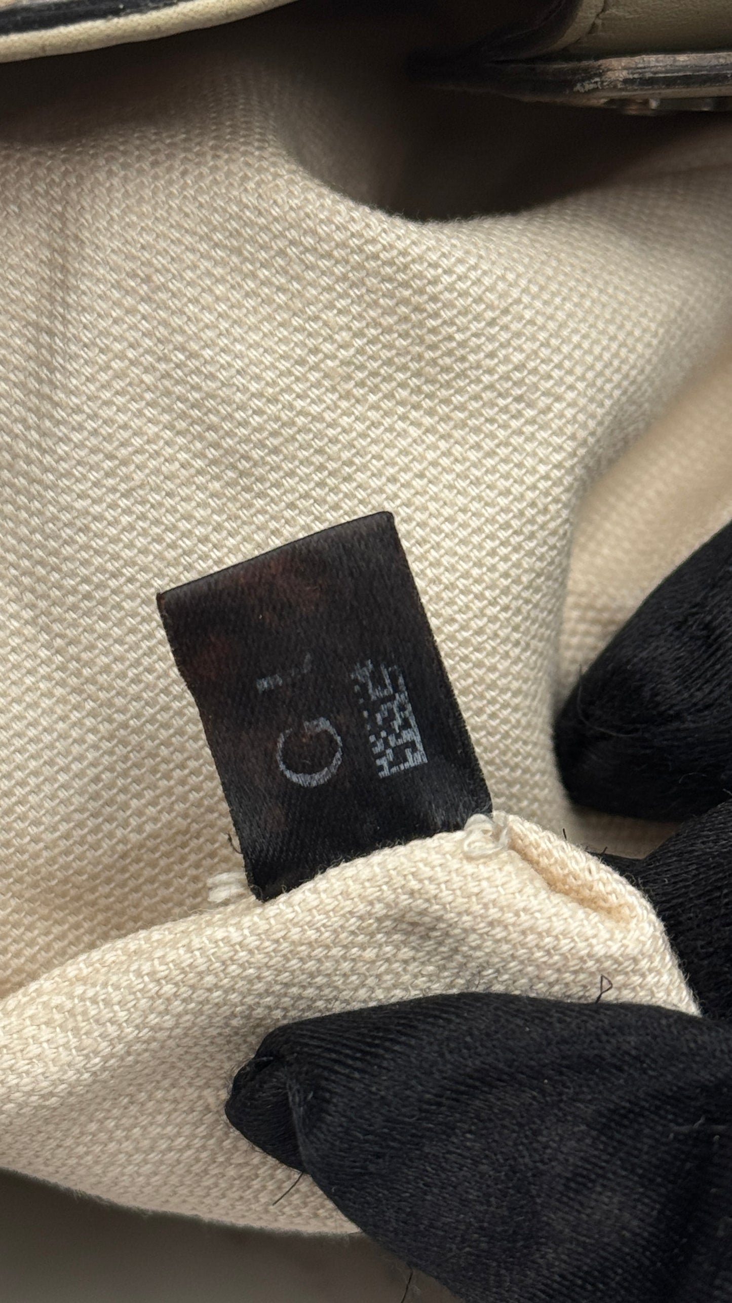 Gucci Sukey Hobo Monogram Beige