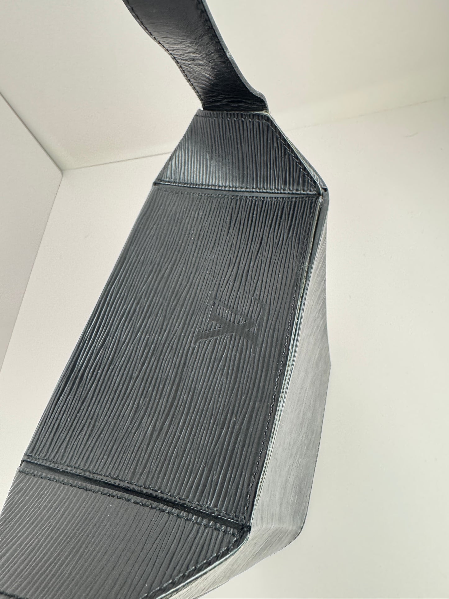 Louis Vuitton Epi Sac Seau Shoulder bag