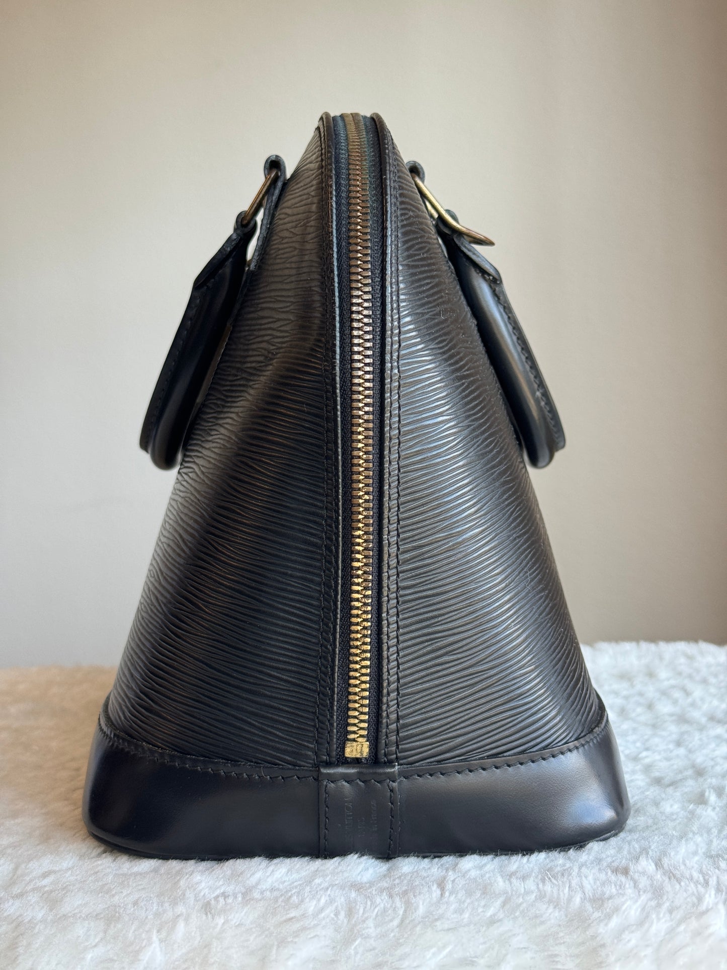 LOUIS VUITTON Alma Handbag Epi leather PM