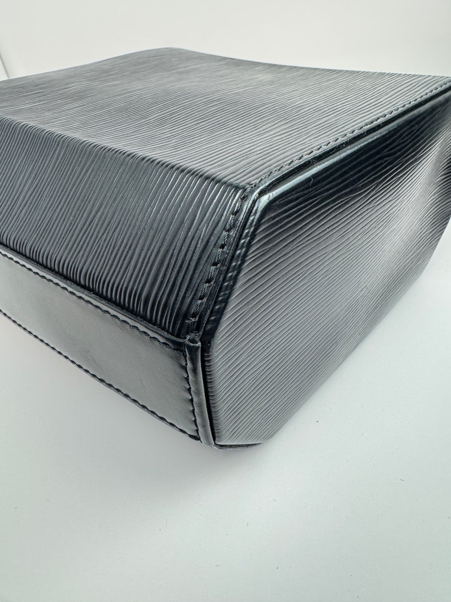 Louis Vuitton Epi Sac Seau Shoulder bag