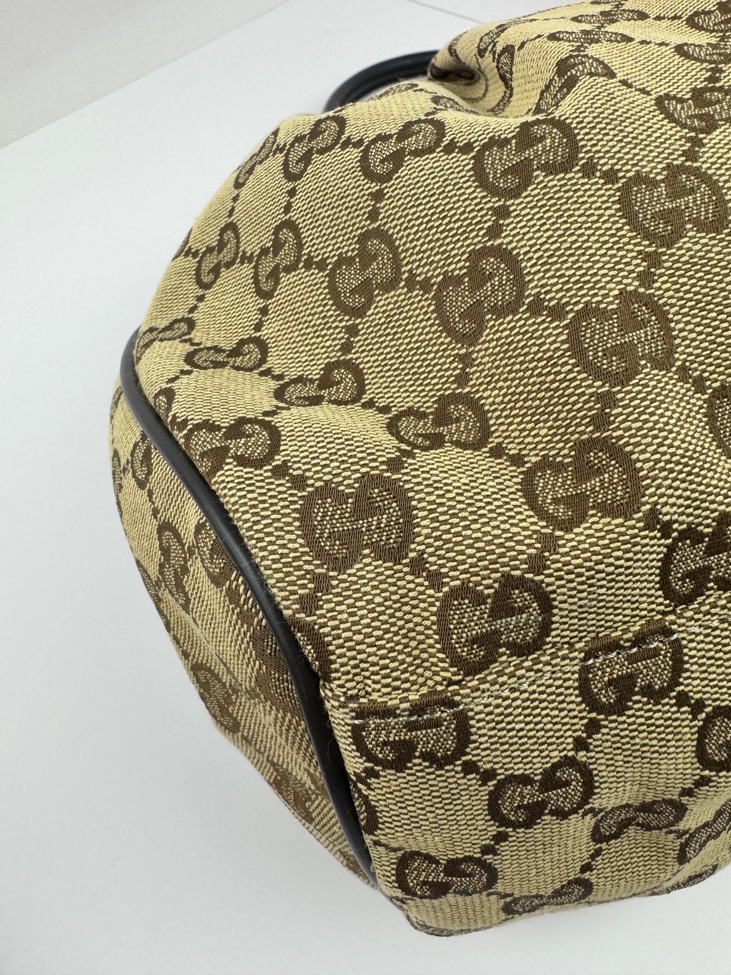Gucci sukey GG Canvas Medium