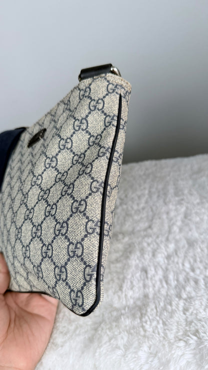 GUCCI Flat Small Crossbody Gg Camvas NAVY