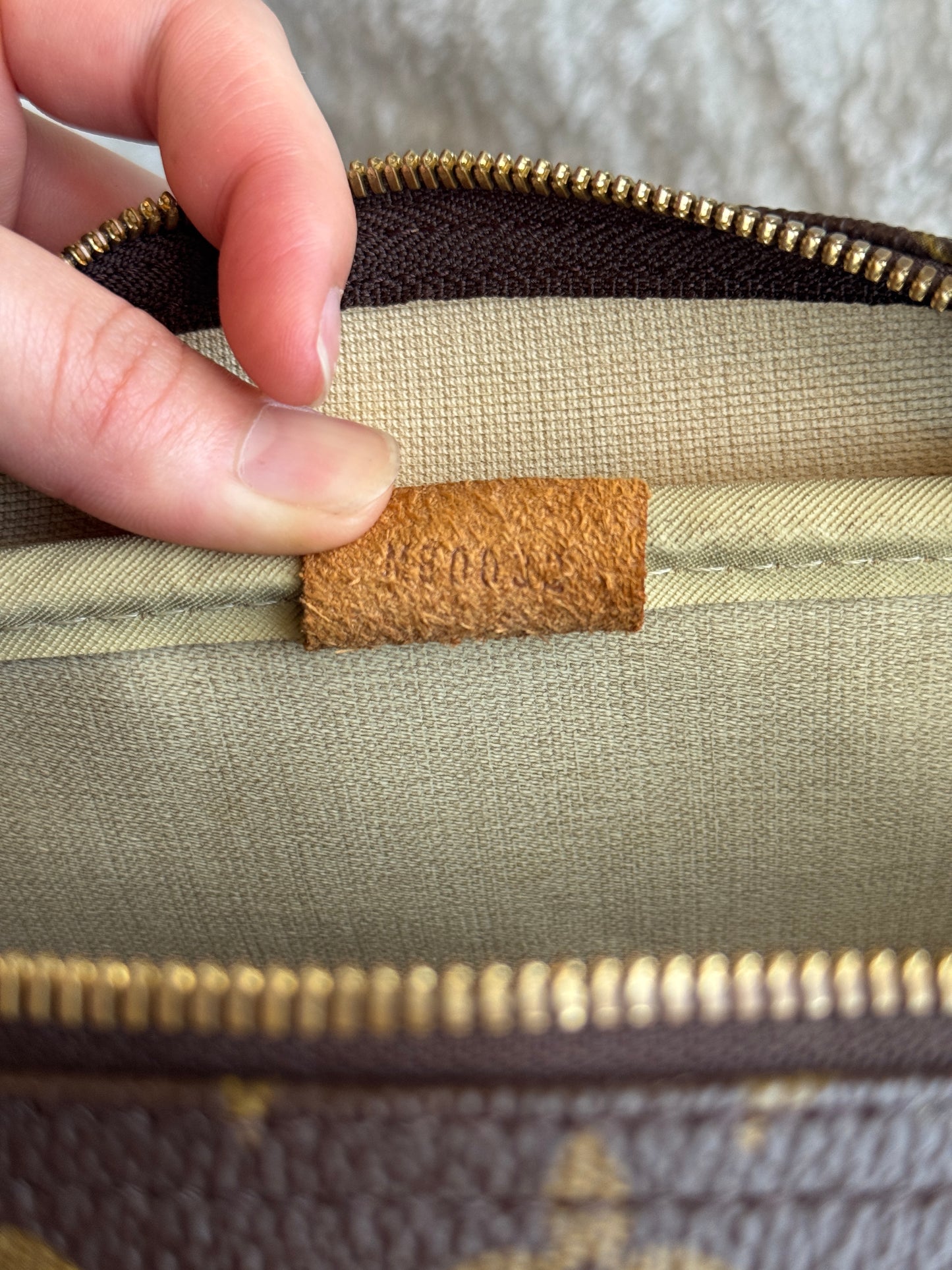 Louis Vuitton Deauville handbag monogram
