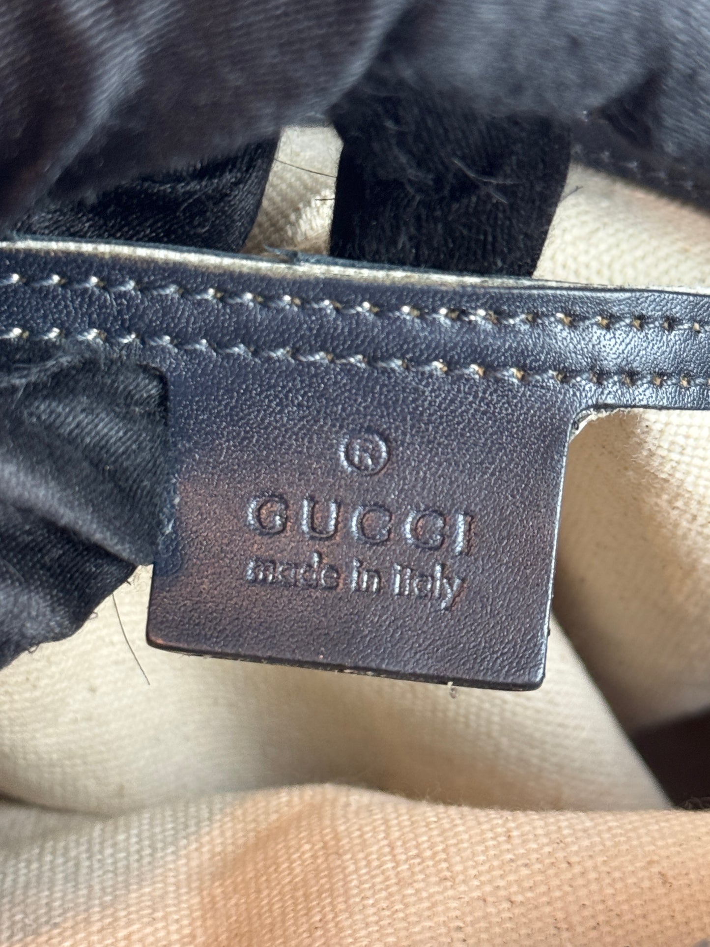 GUCCI Front Zip Messenger GG Supreme Coated Canvas