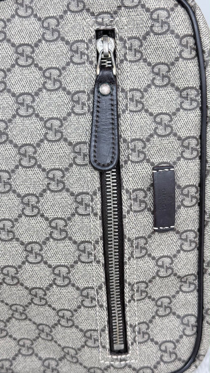 GUCCI Front Zip Messenger GG Supreme Coated Canvas Brown