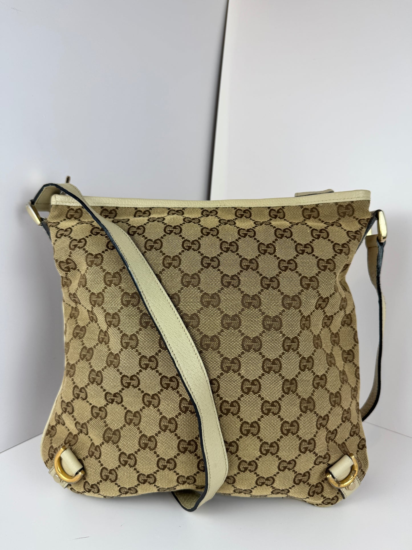 GUCCI Abbey Messenger GG Canvas