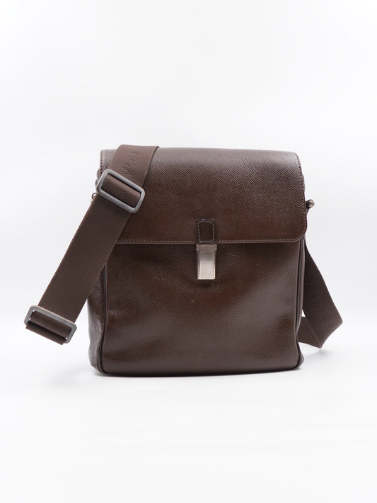 Louis Vuitton Taiga Leather yaranga