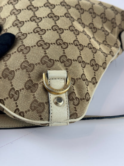 GUCCI Abbey Messenger GG Canvas
