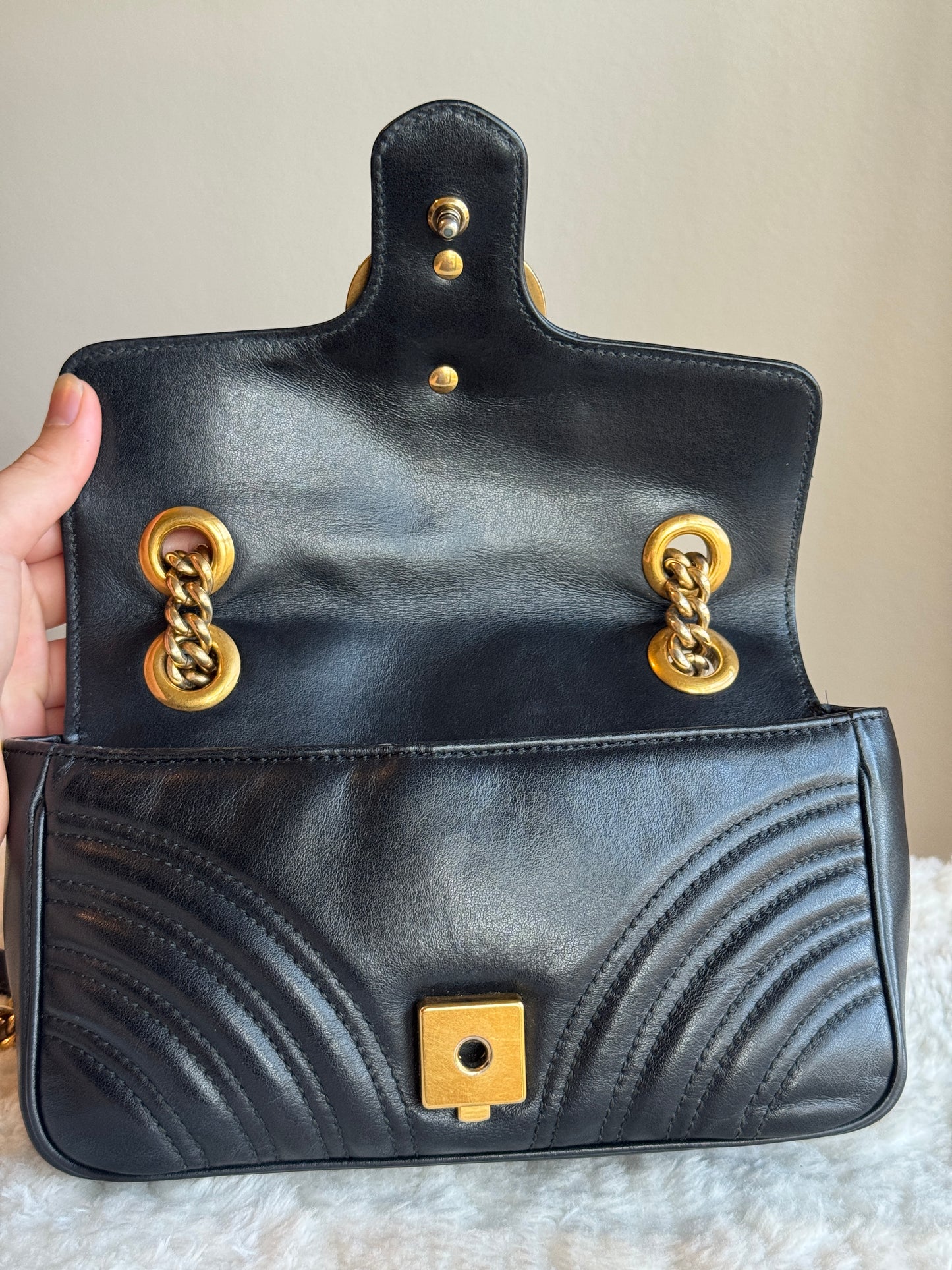 GUCCI GG Marmont Flap Matelasse Leather Small