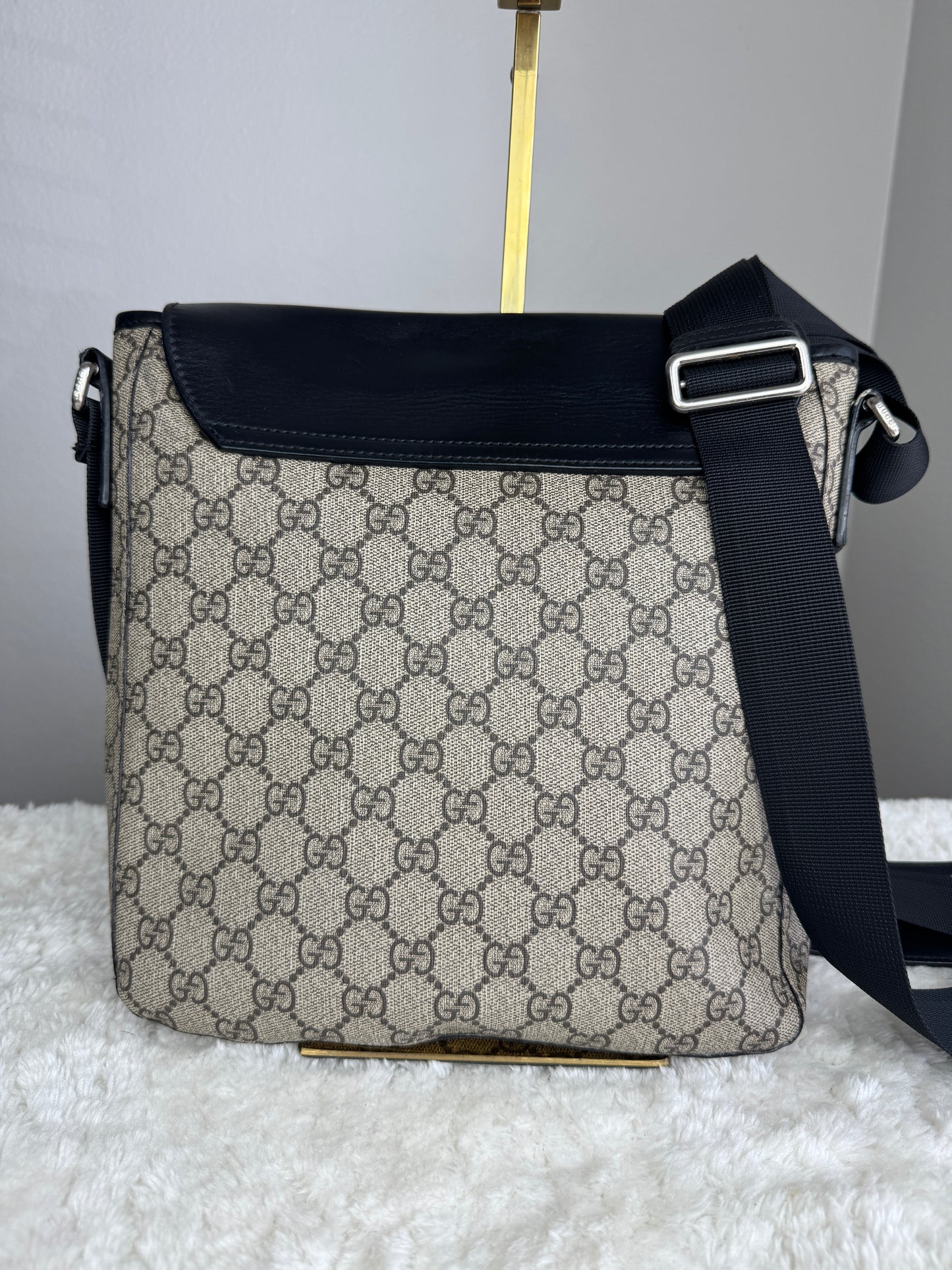 GUCCI Buckle Flap Messenger Gg Supreme Coated Canvas Black