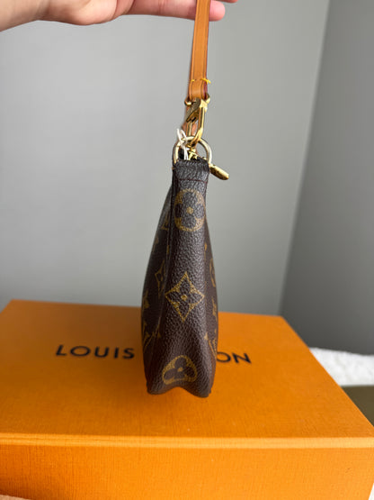 LOUIS VUITTON Pochette Monogram Canvas