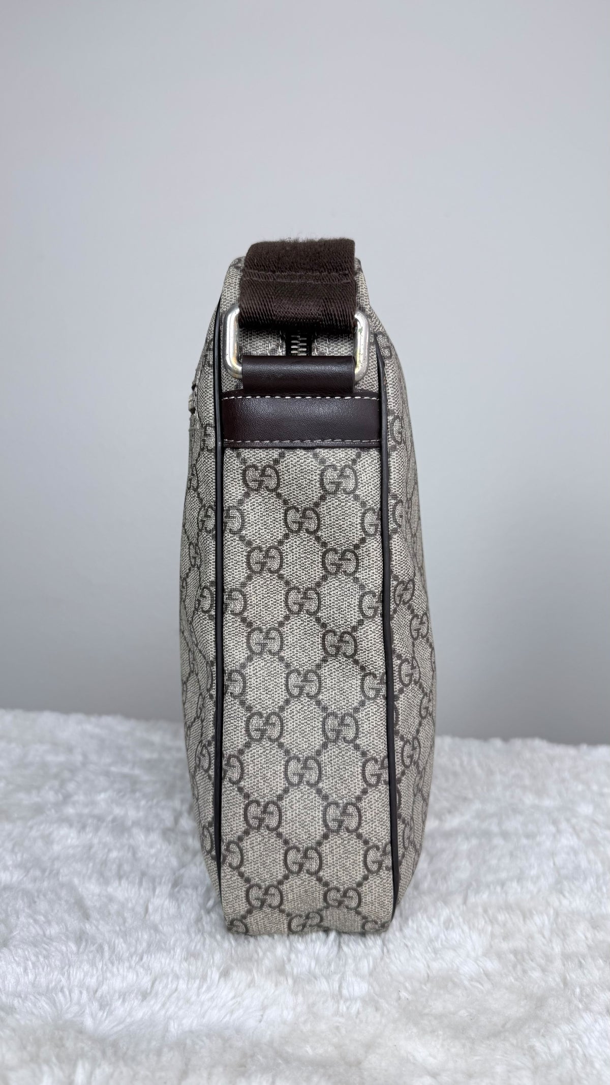 GUCCI Front Zip Messenger GG Supreme Coated Canvas Brown