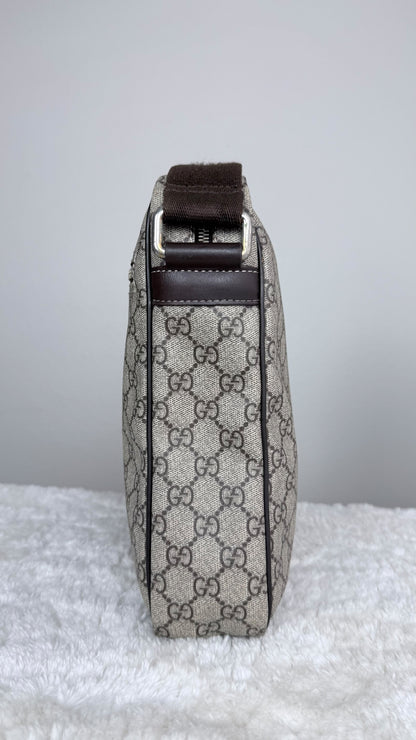 GUCCI Front Zip Messenger GG Supreme Coated Canvas Brown