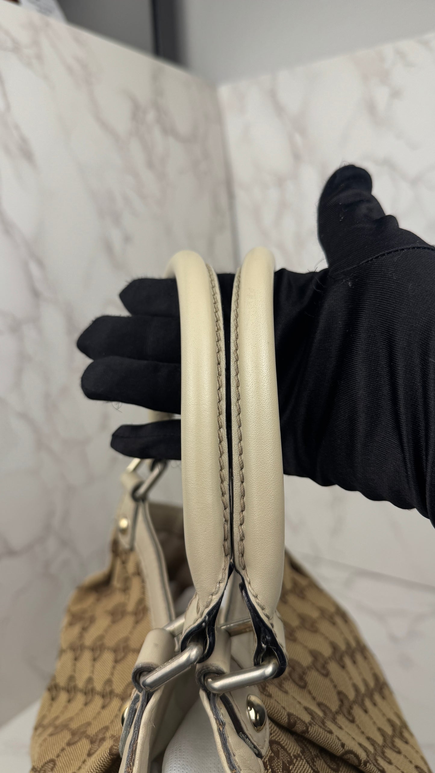 Gucci Sukey Hobo Monogram Beige