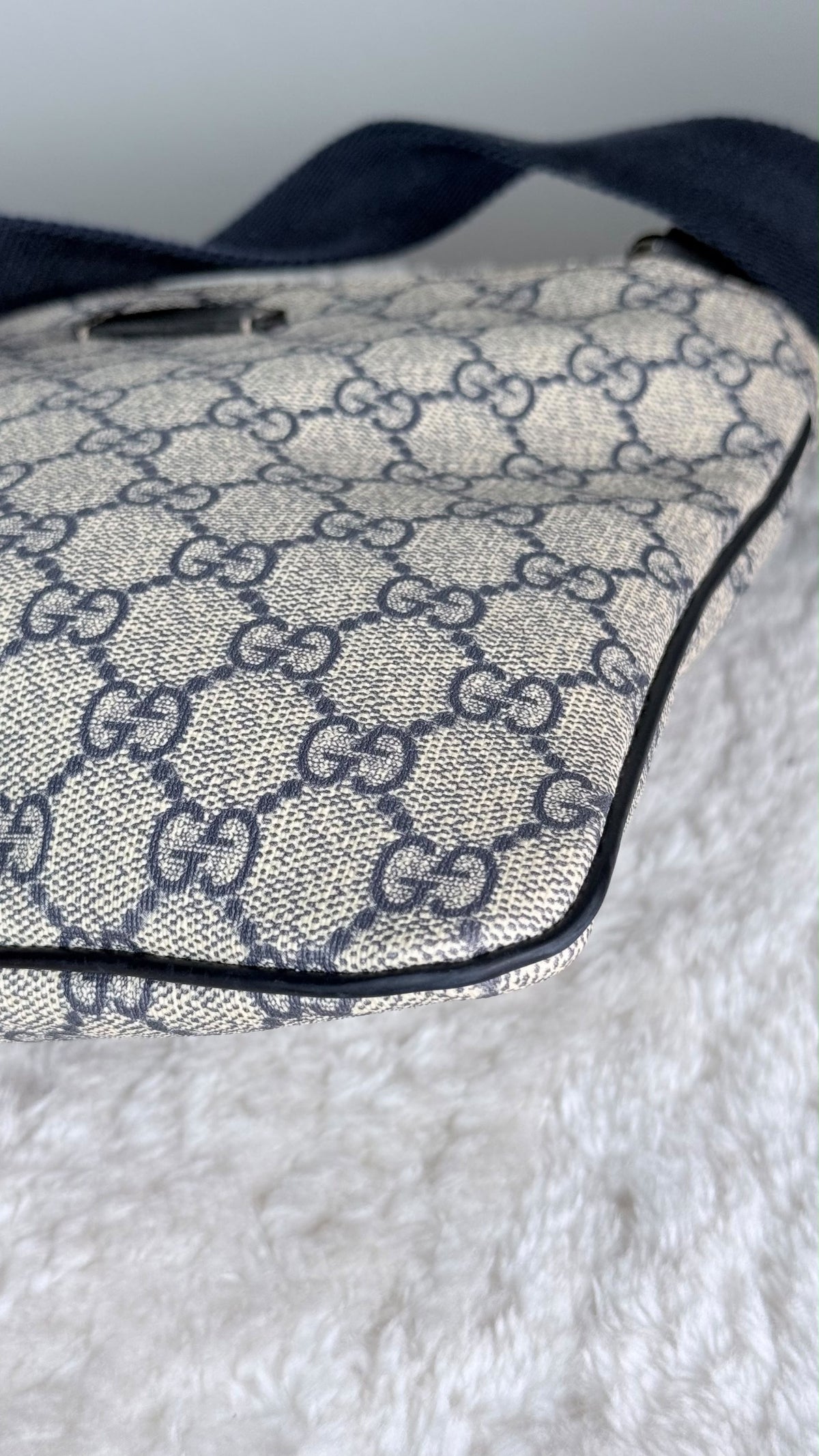 GUCCI Flat Small Crossbody Gg Camvas NAVY