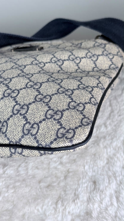 GUCCI Flat Small Crossbody Gg Camvas NAVY