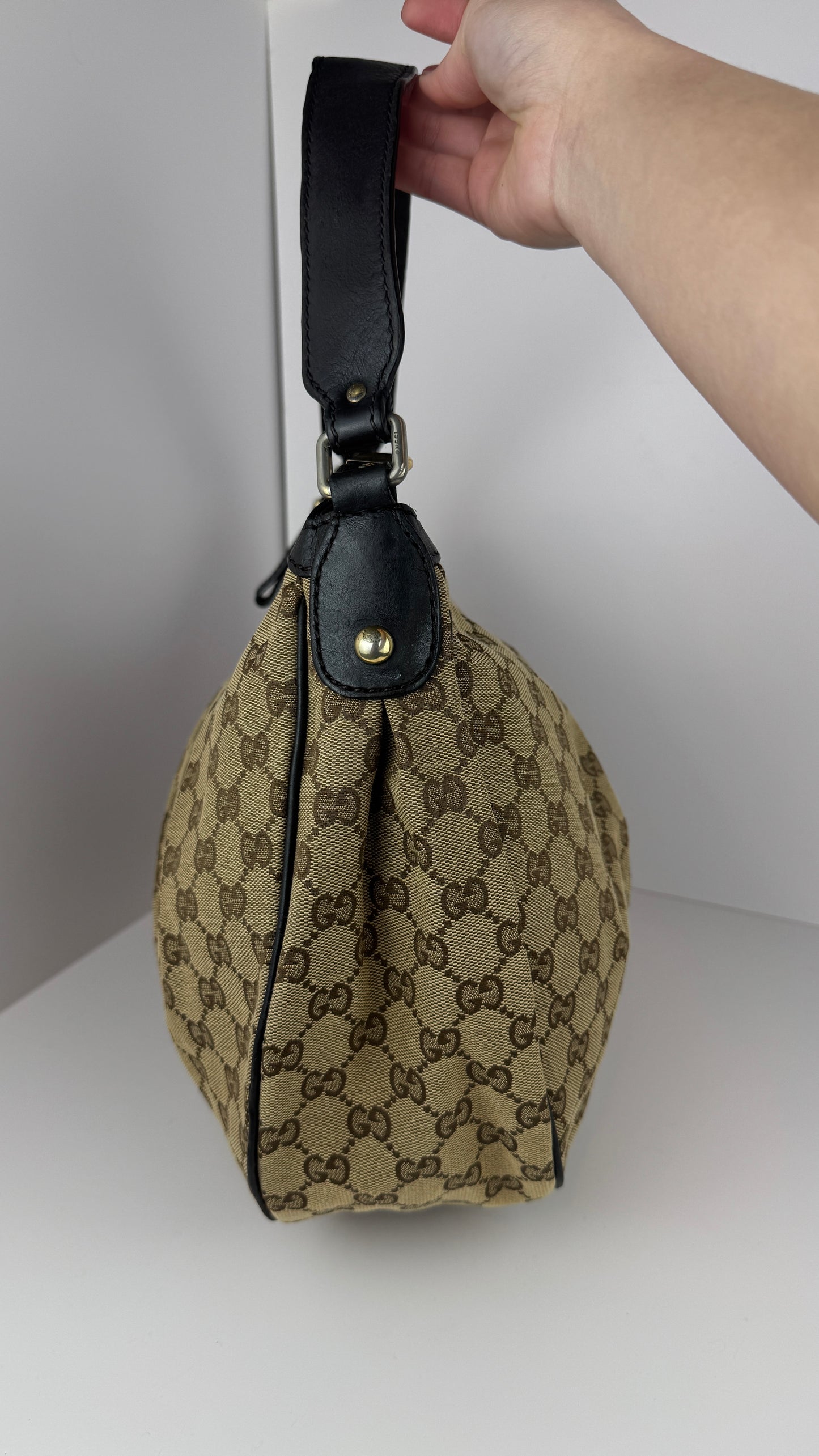 Gucci Sukey Hobo GG Canvas Medium