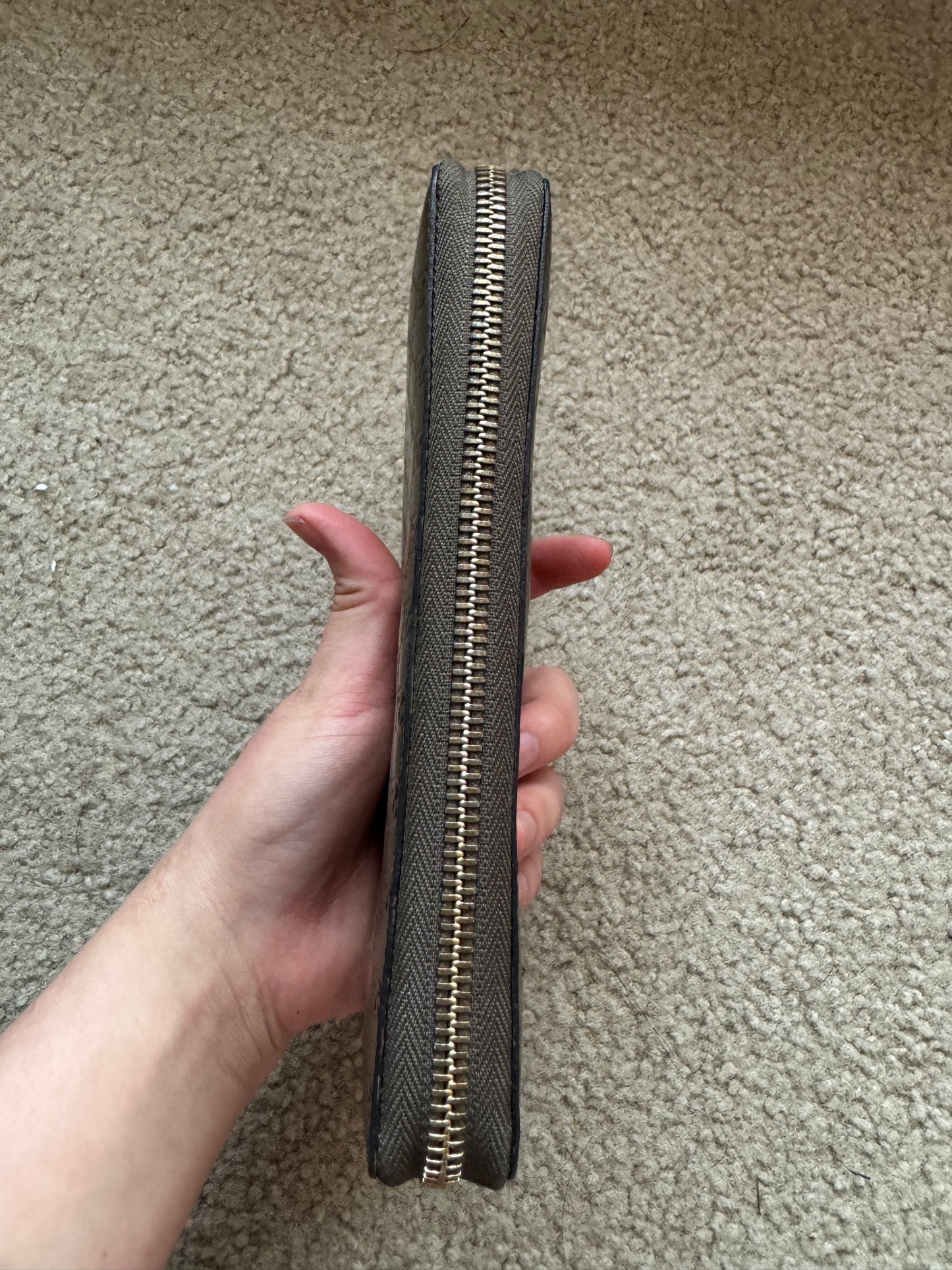 Gucci zippy heart wallet monogram gold