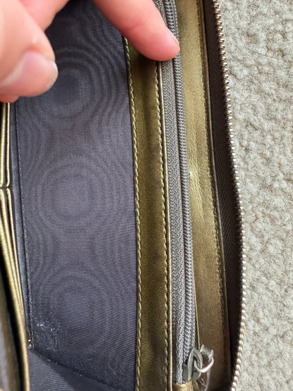 Gucci zippy heart wallet monogram gold