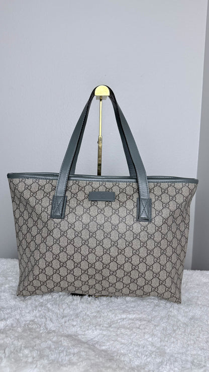 GUCCI Tote medium GG Supreme Coated canvas Dark Grey