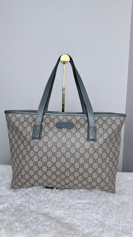 GUCCI Tote medium GG Supreme Coated canvas Dark Grey