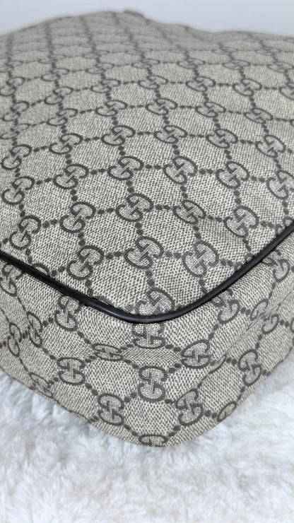 GUCCI Front Zip Messenger GG Supreme Coated Canvas Brown