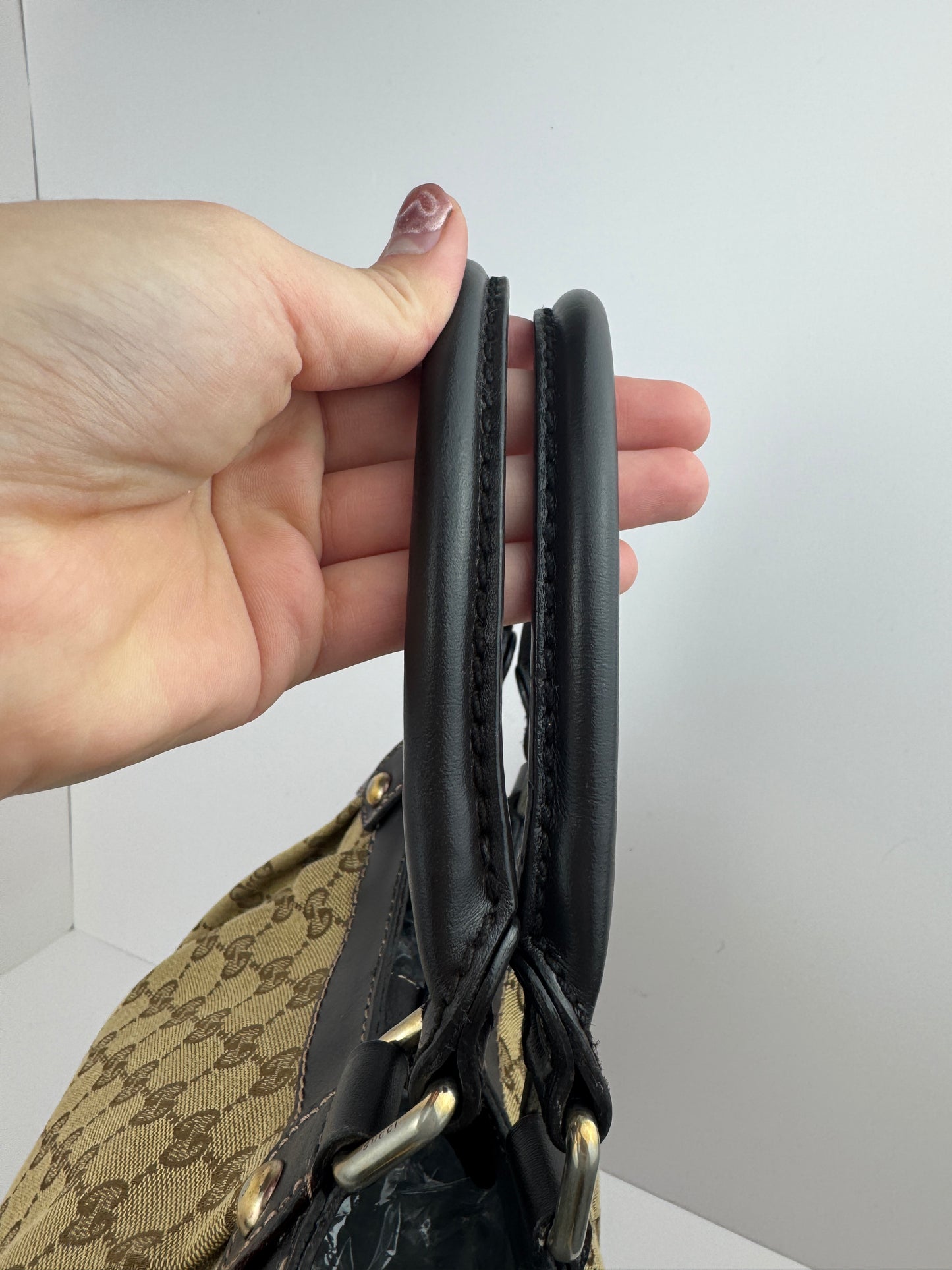 Gucci sukey GG Canvas Medium