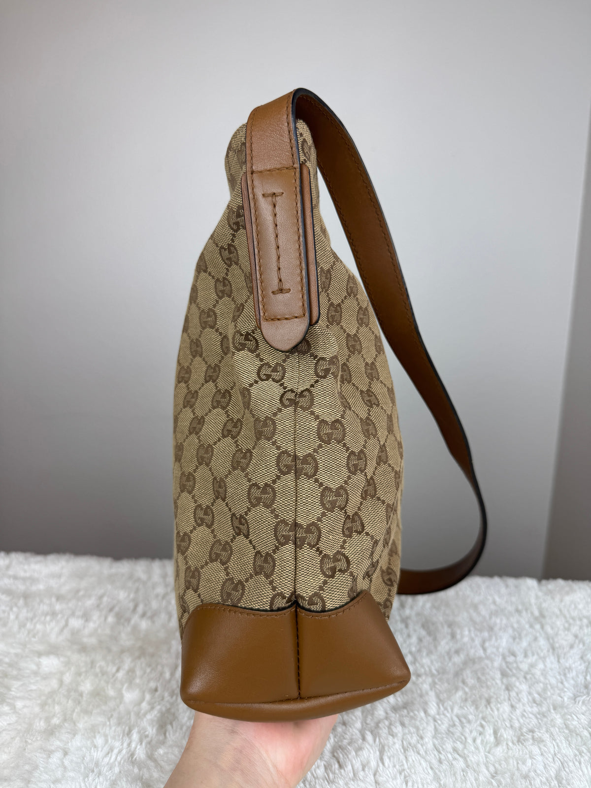 GUCCI Web Flat Messenger GG Canvas Brown