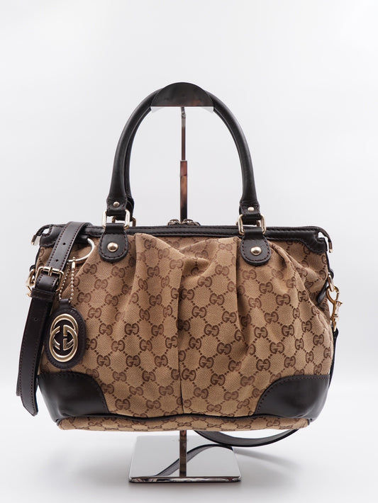Gucci sukey  top handle monogram with strap