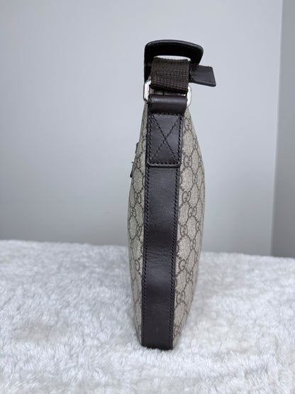 GUCCI Flat Front zip Gg Supreme Messenger Coated canvas