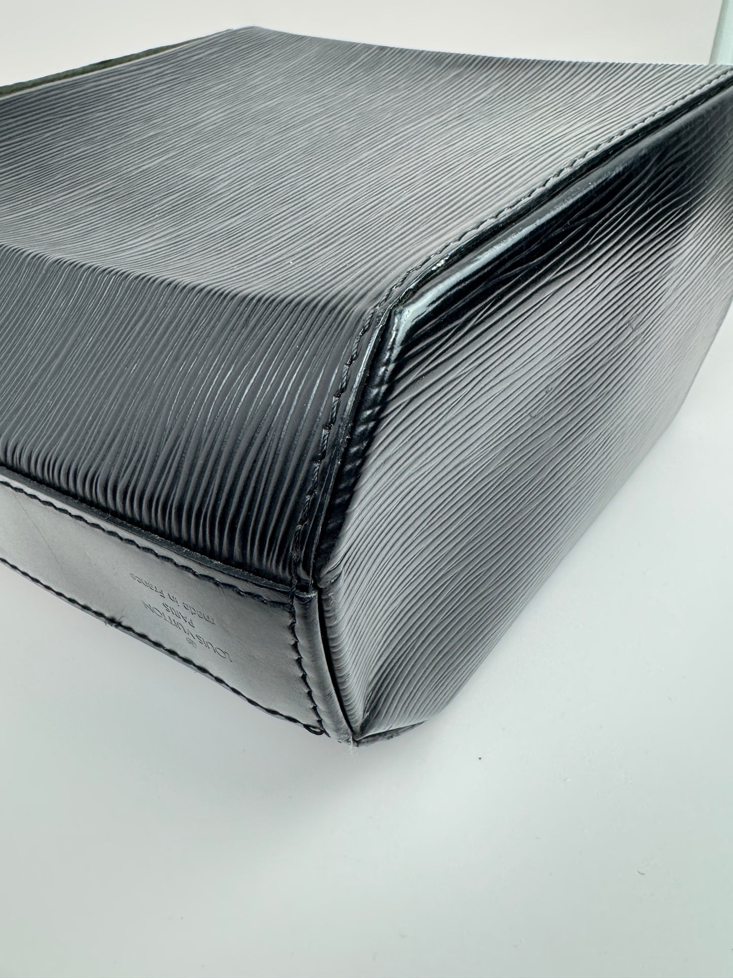 Louis Vuitton Epi Sac Seau Shoulder bag