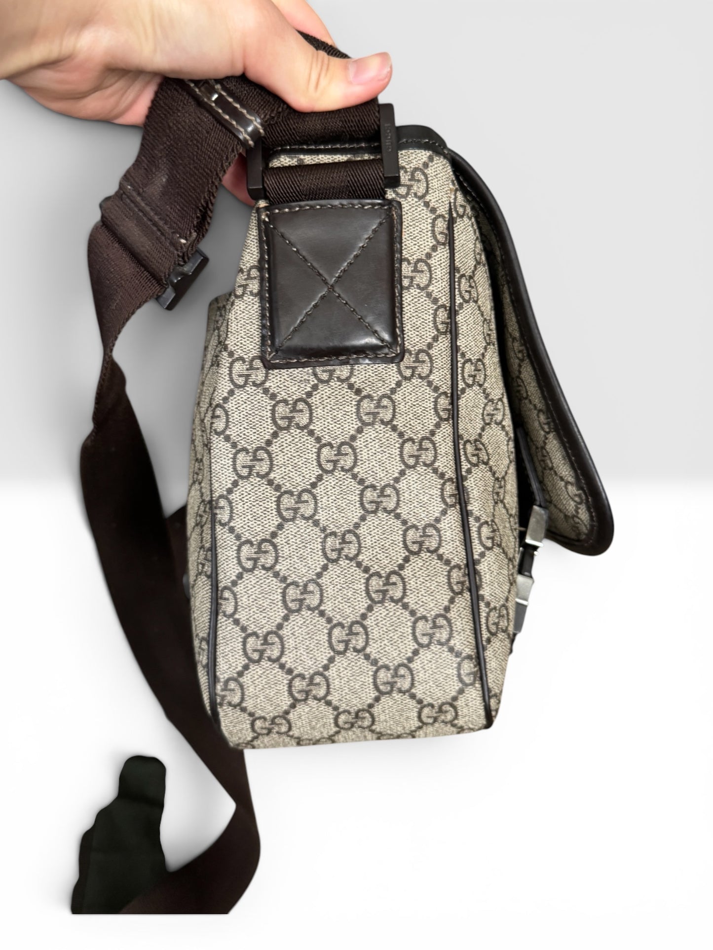 Gucci Interlocking G Buckle Messenger Bag GG Coated Canvas Medium👜