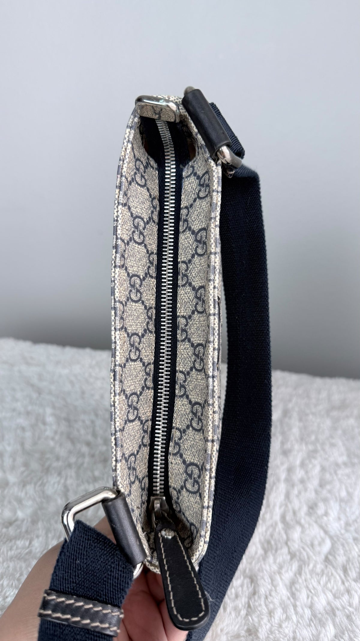 GUCCI Flat Small Crossbody Gg Camvas NAVY