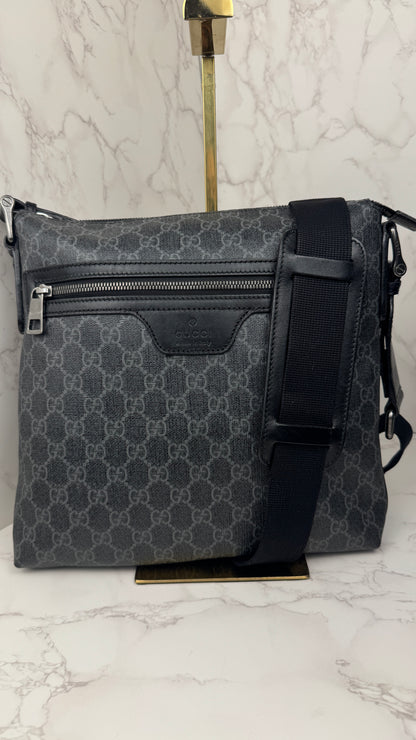 Gucci GG Supreme Canvas Crossbody Black