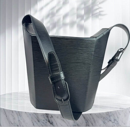 Louis Vuitton Epi Sac Seau Shoulder bag