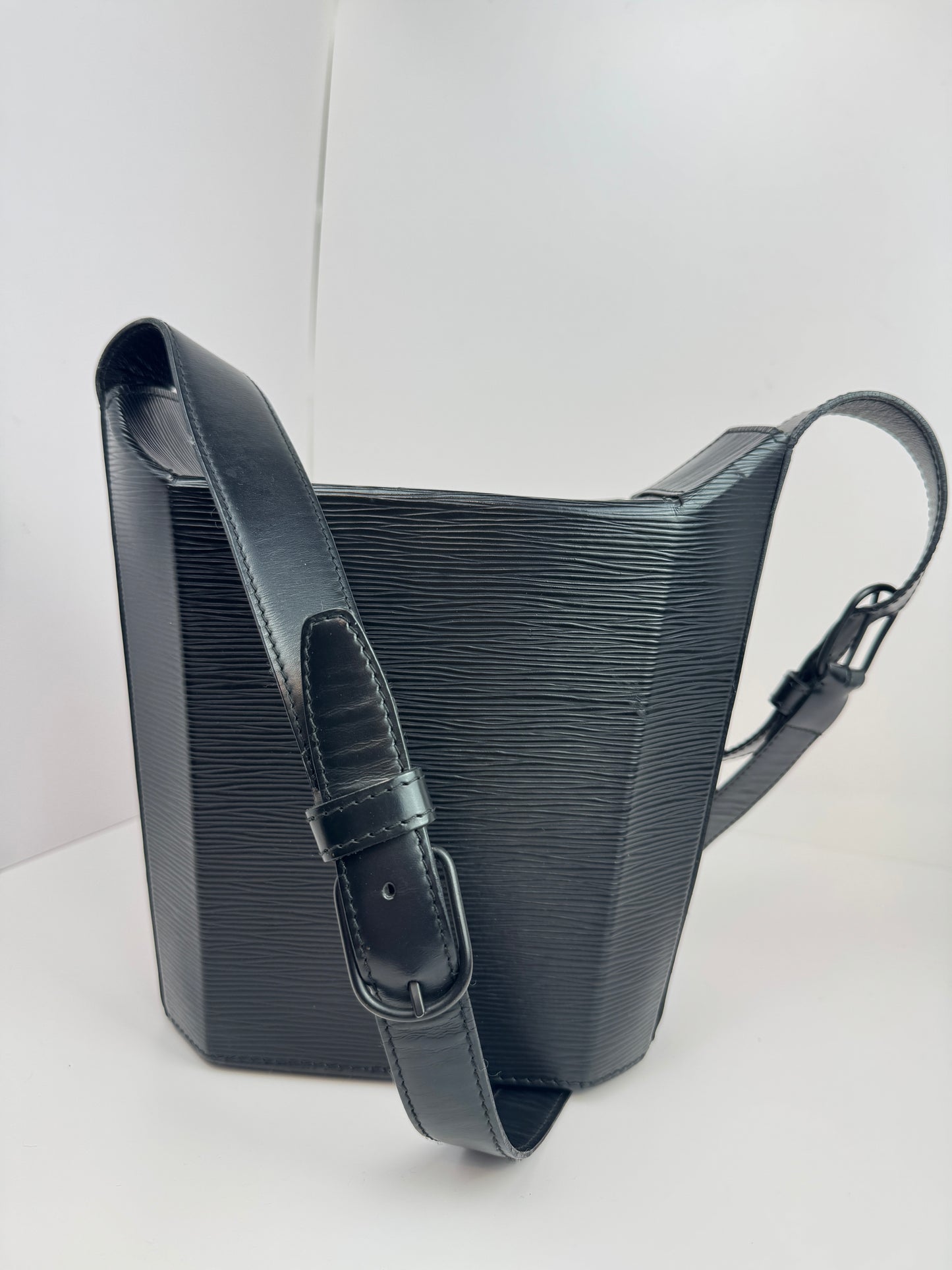 Louis Vuitton Epi Sac Seau Shoulder bag