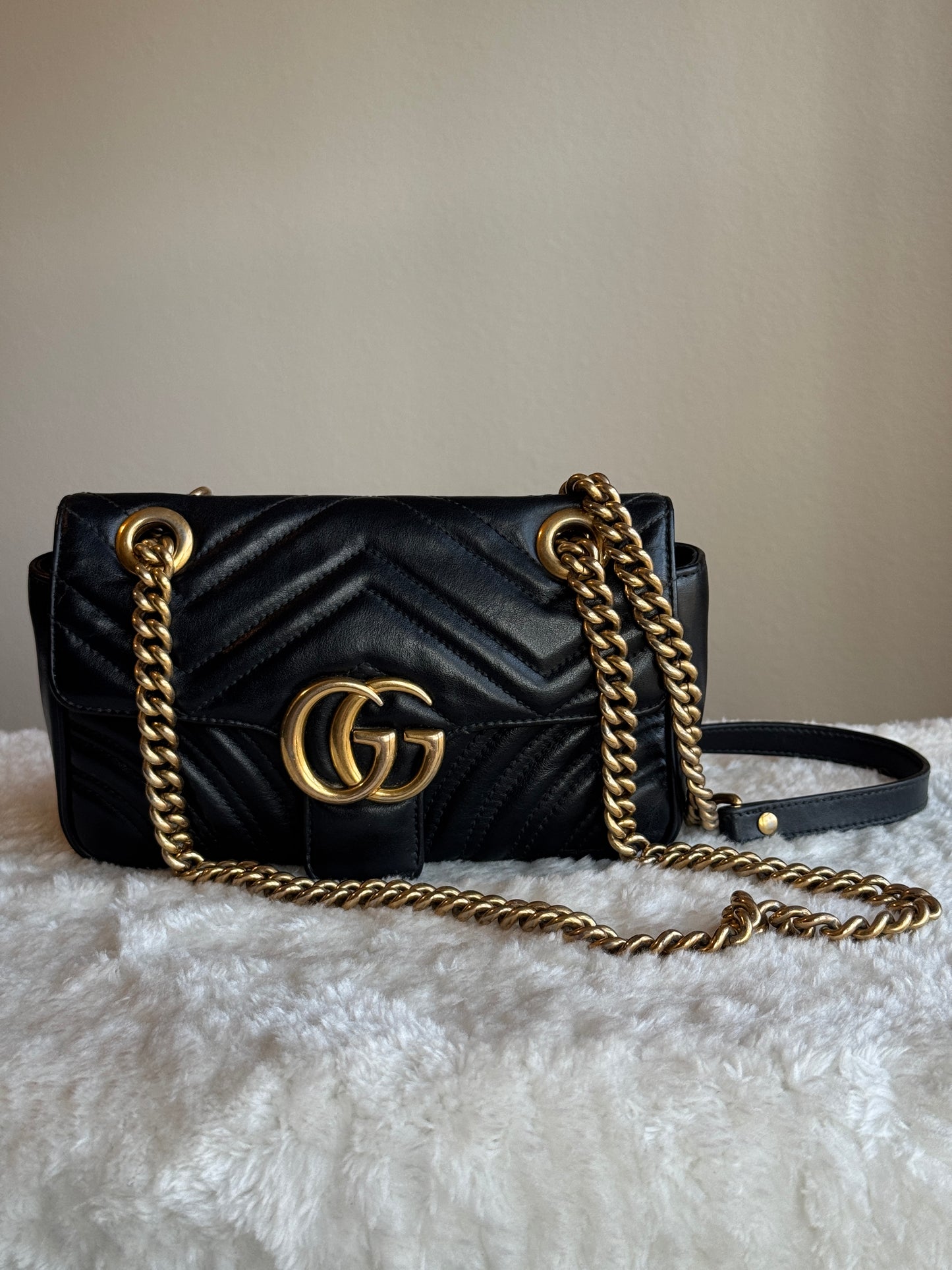 GUCCI GG Marmont Flap Matelasse Leather Small
