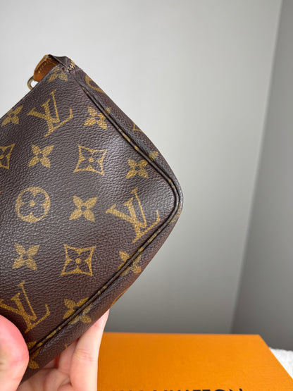 LOUIS VUITTON Pochette Monogram Canvas