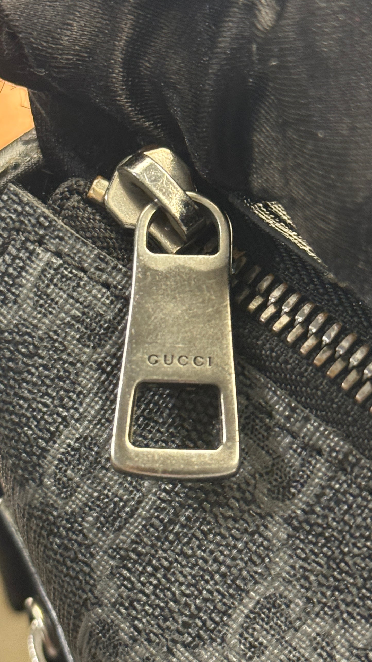 Gucci GG Supreme Canvas Crossbody Black