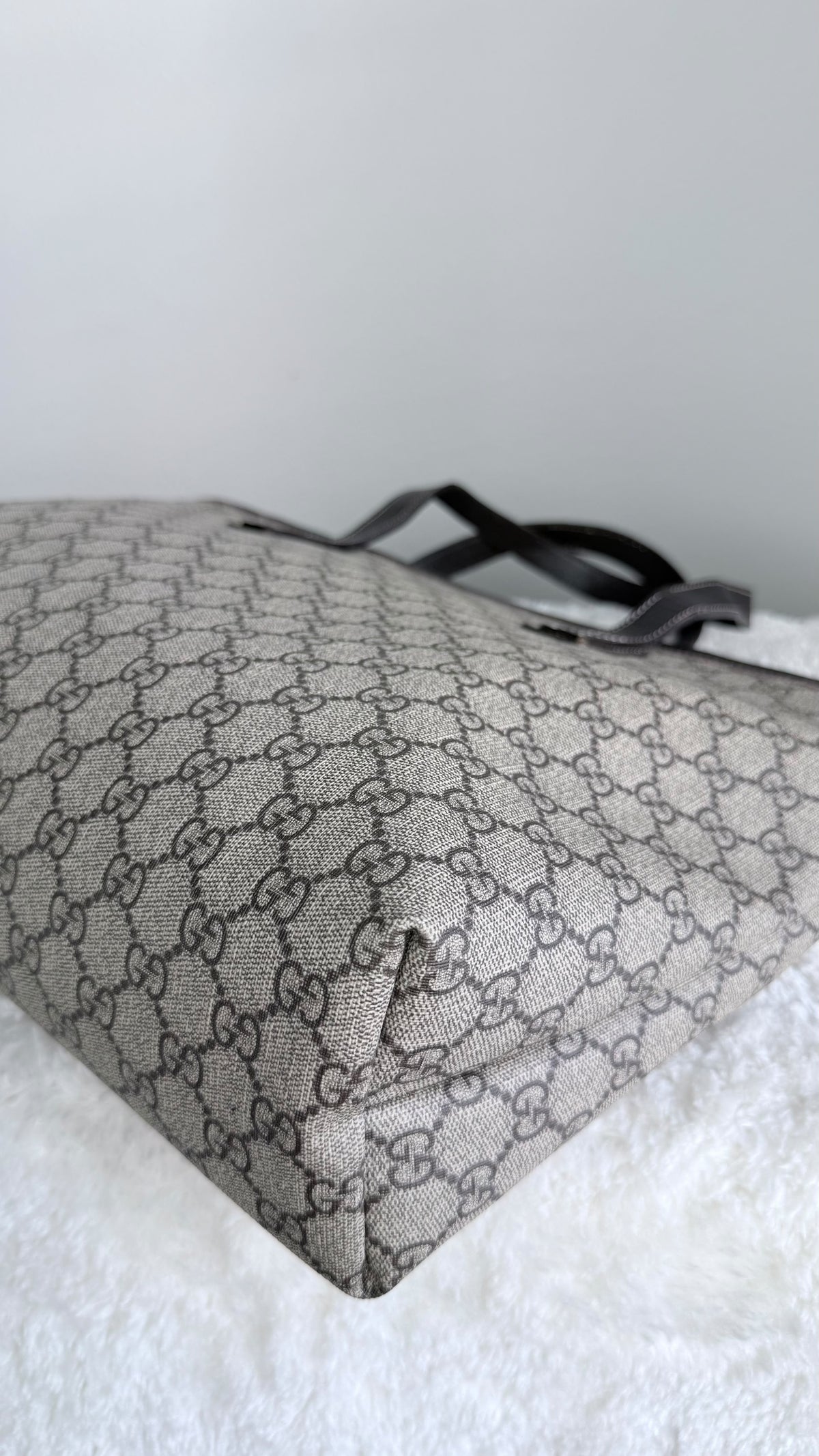GUCCI Tote Medium GG Supreme Coated canvas brown