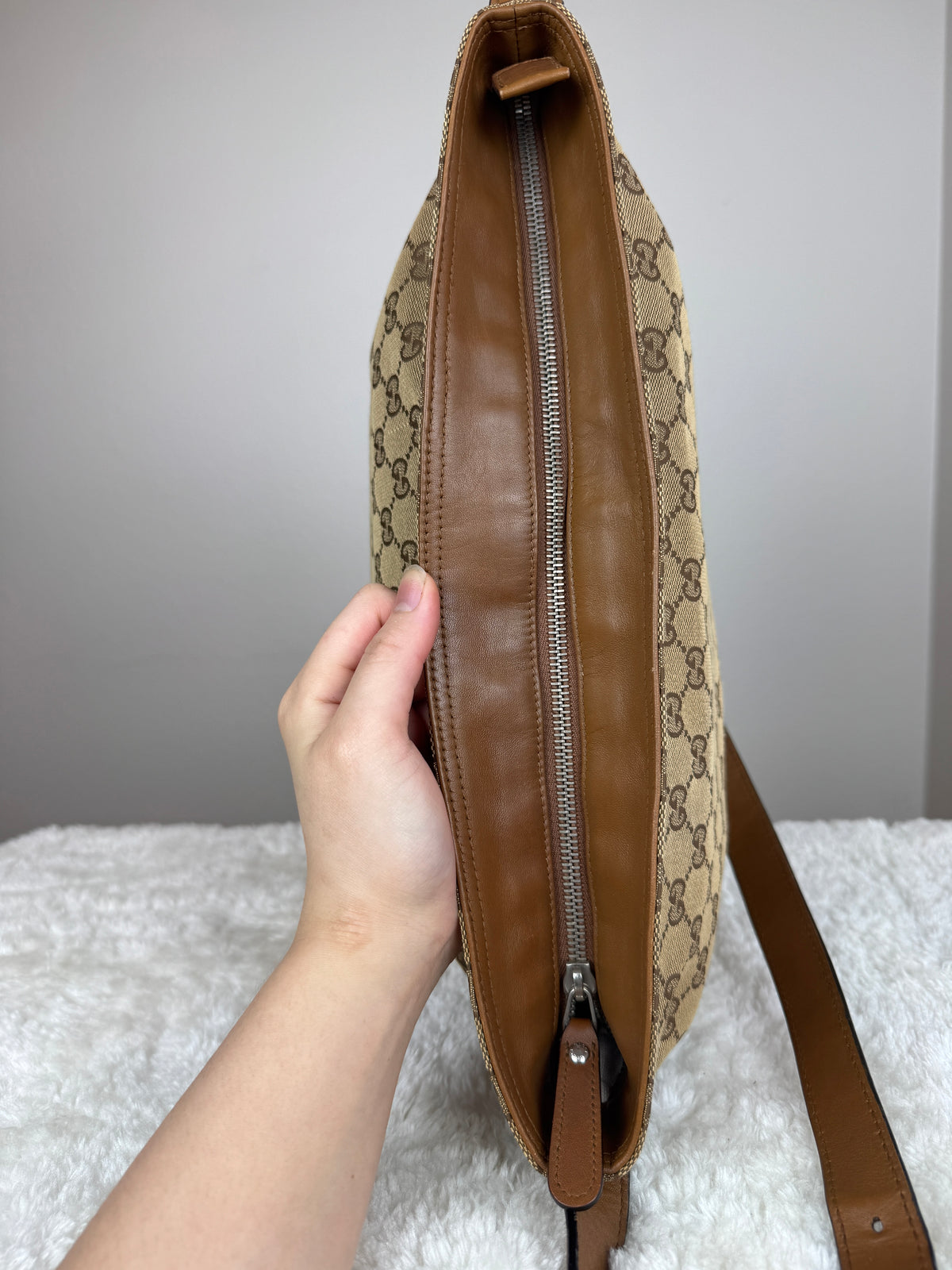 GUCCI Web Flat Messenger GG Canvas Brown